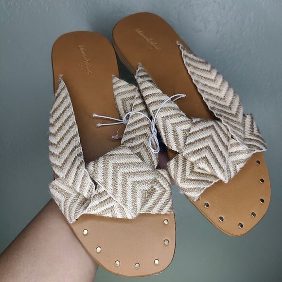 Universal Thread Louise Chevron Boho Sandals - Picture 2 of 8